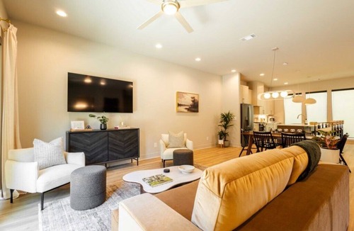 Historic Edgefield House | Parent Unit 3 & 4 | 2 Units | 8 Kings + 8 Baths