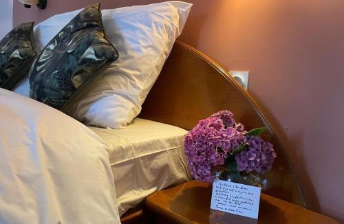 Servon Bed & Breakfast | Parenthèse à la Maison de l'Ecrivain entre nature et petit déjeuner festin