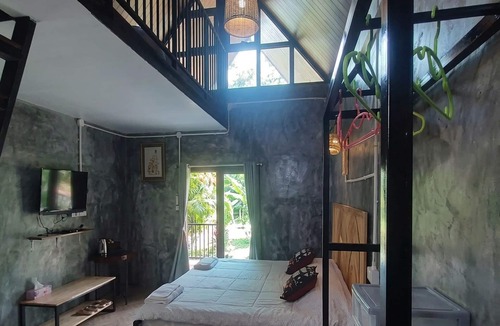 Khanong Phra Resort | Parichat House