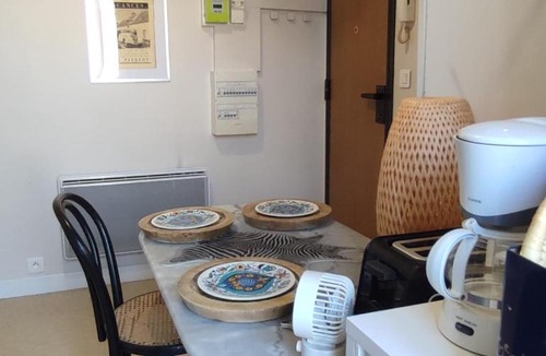 Quartier de la Maison-Blanche Apartment | PARIS AUTHENTIC HOUSE Small, bright and calm studio