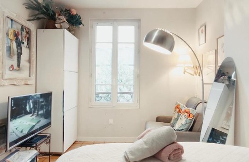 Quartier de la Maison-Blanche Apartment | PARIS AUTHENTIC HOUSE Small, bright and calm studio