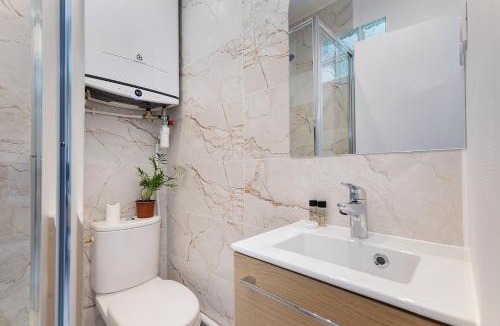 Clamart Apartment | Paris Chic Percy Issy RER Parc d'Exposition