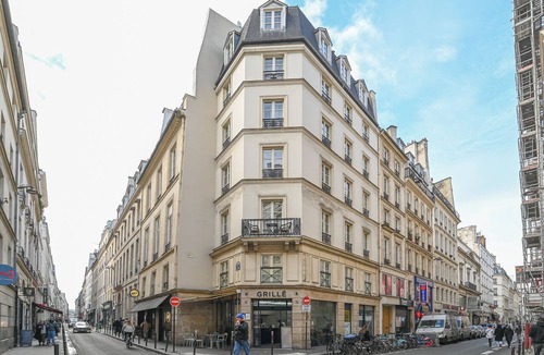 Gaillon Apartment | Paris, Opéra 5.charming Apartment in Paris