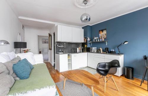 Quartier de la Porte-Saint-Denis Apartment | Paris Rooftop Views Cosy Separate Living Stay