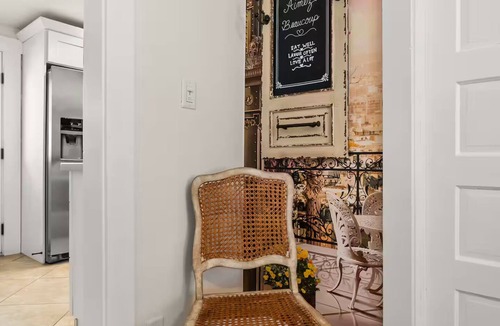 Mount Dora Cottage | Parisian Cottage Walk to downtown Mount Dora + Patio