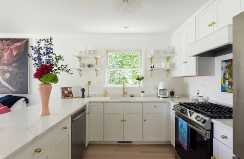 Evanston House | Parisian Inspired Escape - Close to Town & NU