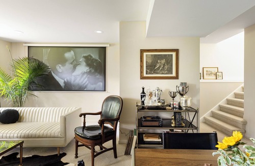 Evanston House | Parisian Inspired Escape - Close to Town & NU