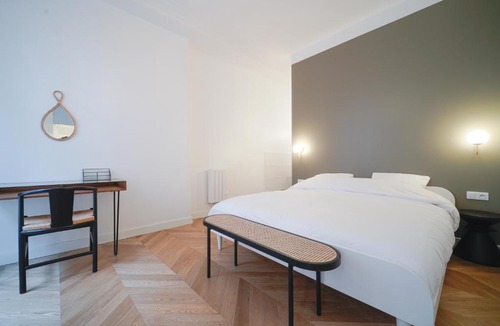 Quartier du Faubourg-Montmartre Apartment | Parisuites Central Grands boulevards Design Folies Bergères