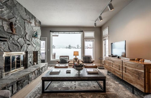 Big Sky Meadow Village Hotel | Park 286