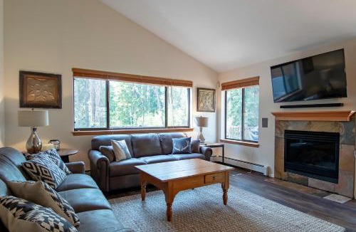 Peak 8 House | Park Forest Moose Pad Townhome: Hot Tub, On Shuttle Route