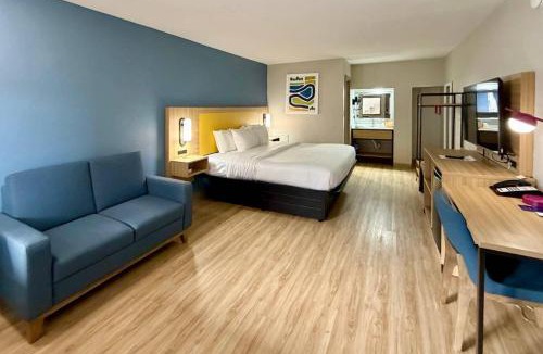 Weldon Cabin | Park Inn by Radisson, Weldon - Roanoke Rapids
