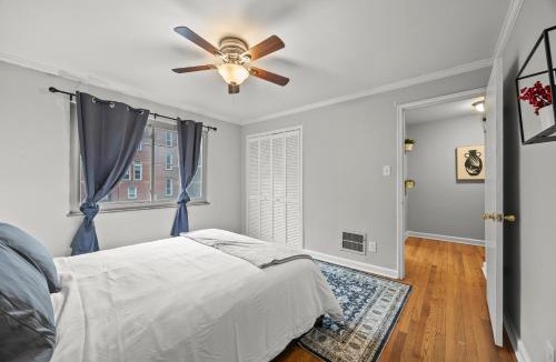 Franklin Park Apartment | Park Perfect for Work and Getaways