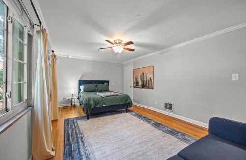 Franklin Park Apartment | Park Perfect for Work and Getaways