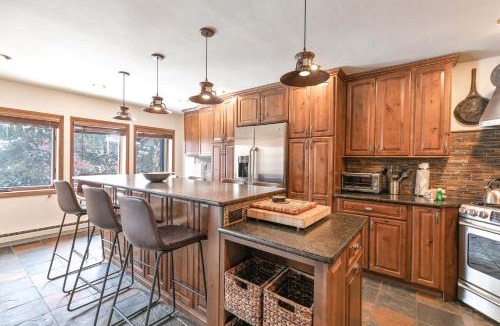 Four O'Clock Apartment | Park Place Crestone Peak Condo: Great Ski-In Location