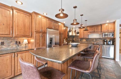 Four O'Clock Apartment | Park Place Crestone Peak Condo: Great Ski-In Location