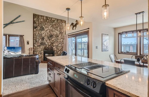 Four O'Clock Apartment | Park Place Peak 9 Condo: Ski In, Stroll To Shuttle