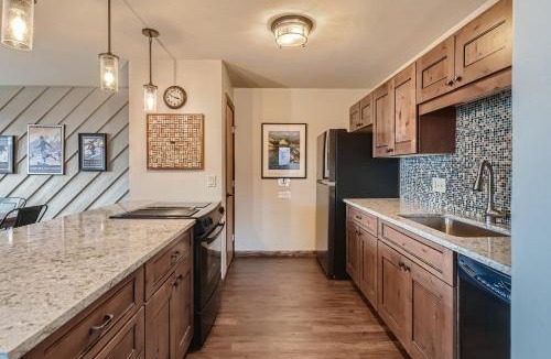 Four O'Clock Apartment | Park Place Peak 9 Condo: Ski In, Stroll To Shuttle