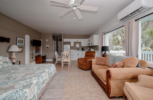 Cedar Key Apartment | Park Place Unit 121