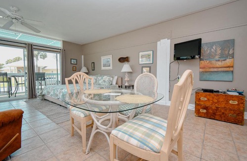 Cedar Key Apartment | Park Place Unit 121