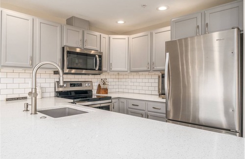 Chelan Condo | Park Pointe C201 - Community Pool/Hot tub
