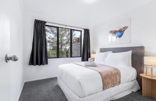 Hamilton East House | Park Scenery, Proximity and Value - By KOSH BNB