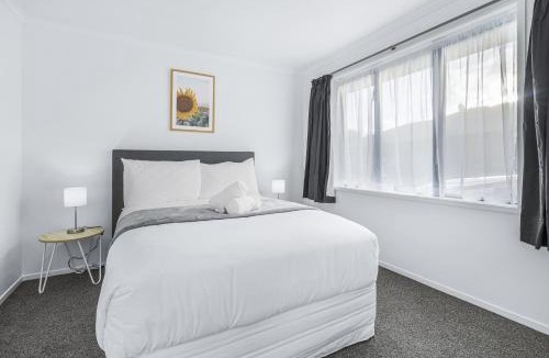 Hamilton East House | Park Scenery, Proximity and Value - By KOSH BNB