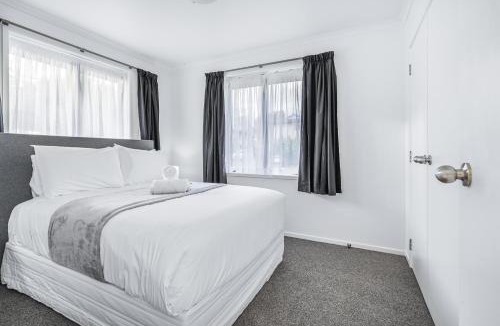 Hamilton East House | Park Scenery, Proximity and Value - By KOSH BNB
