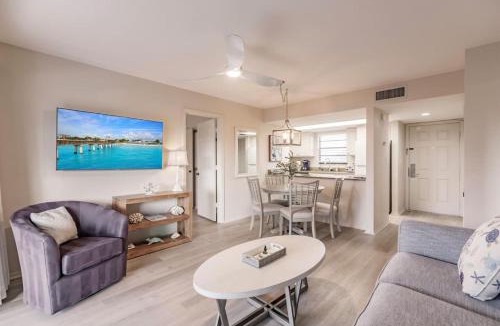 Park Shore House | Park Shore Resort Deluxe Condo Top FloorBLDG F 339