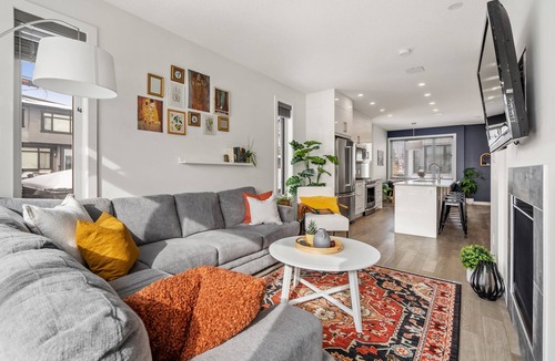 Capitol Hill House | Park Side | King Bed | Min to DT | 3BR | Garage