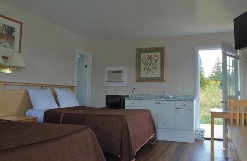 Otonabee-South Monaghan Hotel | Park Side Motel