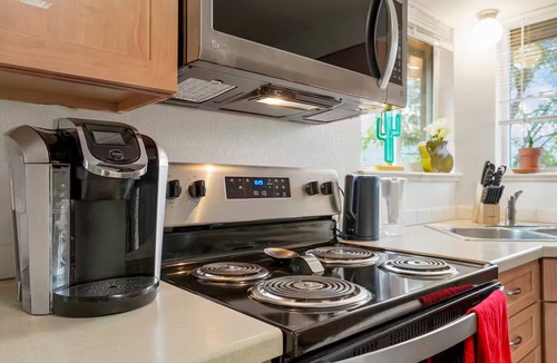 Arvada Plaza Area Apartment | Park side, Pets, 420, Hot Tub, Quiet, 1Gb Internet
