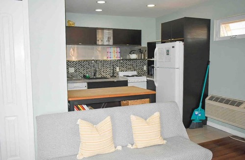 Ferndale Apartment | Park Side Studio - PETS WELCOME!