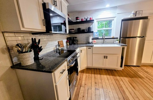 Mount Gretna Heights Cottage | Park the car! Steps to Town and Trails