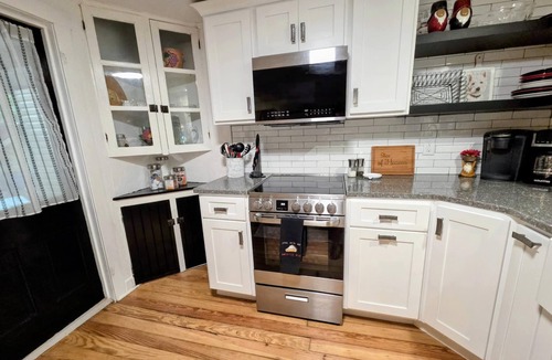 Mount Gretna Heights Cottage | Park the car! Steps to Town and Trails