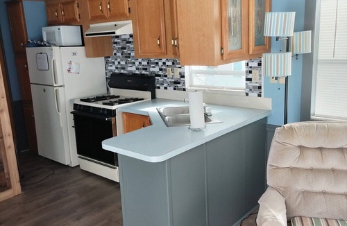 Perry House | Park unit #4 for rent by Silver Lake NY