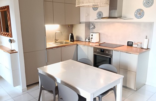 Luni Mare Apartment | Park view apartment, 3 rooms, private parking, kids free.