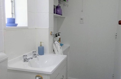 Feilding House | Park View 'Home Away From Home'