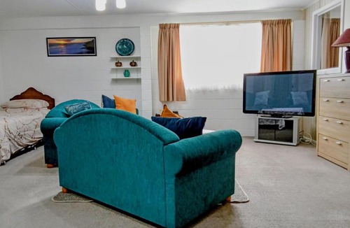 Feilding House | Park View 'Home Away From Home'
