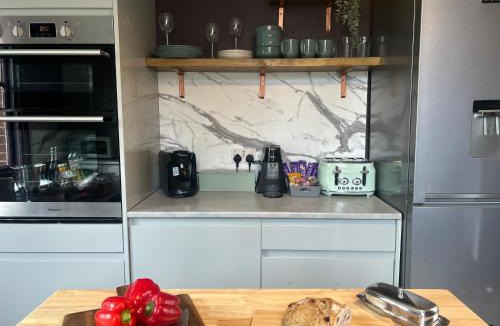 Wisbech House | Park View is a beautiful whole entire house close to town centre, sleeps 8 in 4 rooms, 2 doubles and 4 single beds with 2 shower rooms, available for holidays, insurance stays, trades people, contractors, pets welcome