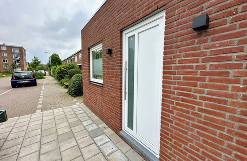 Nijmegen Apartment | Park View Studio - Features Free Wifi, Bright Furnishings and Modern Facilities