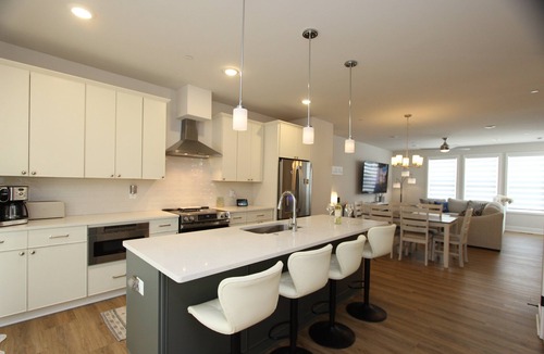 Parole House | Parking. Short Uber Ride. Townhouse in Annapolis! 3 Miles from USNA and Downtown