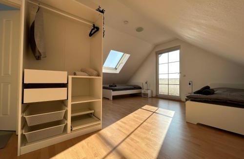 Langendiebach Apartment | Parkplätze, Einzelbetten, 2 Balkone, fast Wi-Fi 100 Mbit, Homeoffice, Aufzug, lichtdurchflutet, Panoramablick