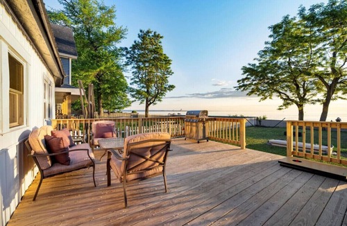 Sylvan Beach House | Parks Slice Heaven | 2BR Waterfront| with Hot tub