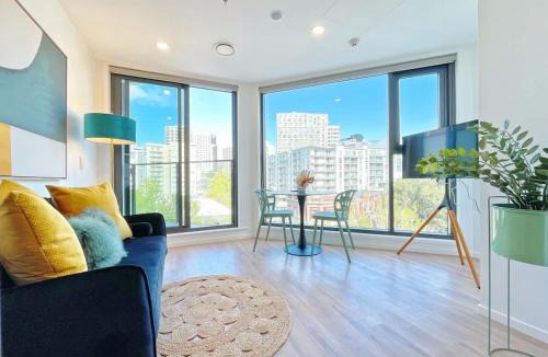 Newton Apartment | Parkside Elegance 1BR Urban Getaway on Queen St - Pool Gym