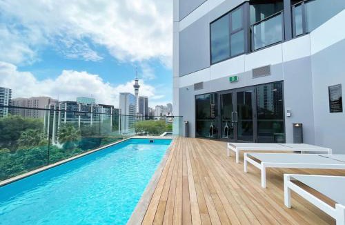 Newton Apartment | Parkside Elegance 1BR Urban Getaway on Queen St - Pool Gym