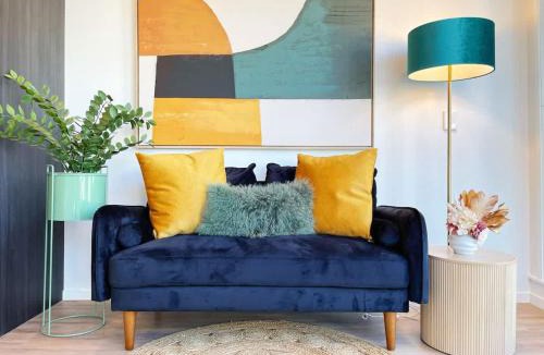 Newton Apartment | Parkside Elegance 1BR Urban Getaway on Queen St - Pool Gym