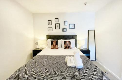 Newton Apartment | Parkside Elegance 1BR Urban Getaway on Queen St - Pool Gym