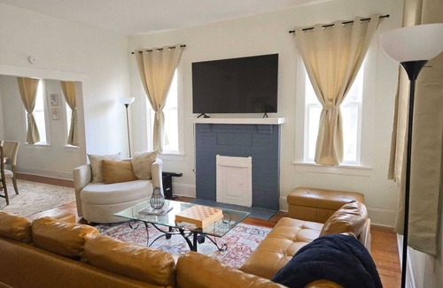 Columbus House | Parkside Haven, Spacious 4-bed-3-bath, Newly renovated,Private back yard,Laundry