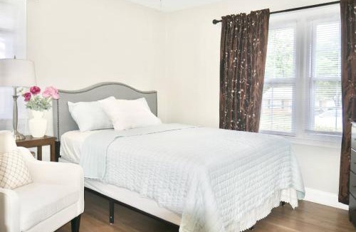 Pineville House | Parkside Retreat