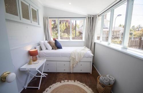 Lake Wendouree House | Parkside Spacious Central Family Retreat